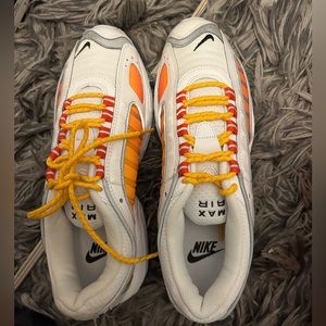 Wmns Air Max Tailwind 4 “White University Gold”